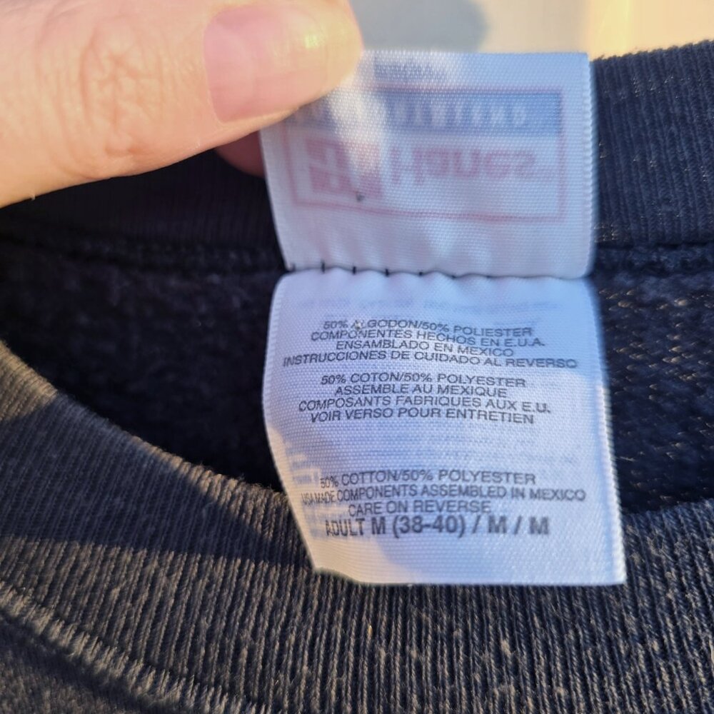 Vintage Black Snowy Holiday Cabin Sweatshirt | Hanes ComfortBlend | Size Medium - Picture 10 of 11